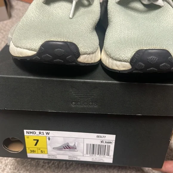 Adidas gently used - Picture 5 of 6